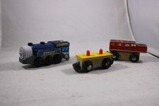 Motor de tren Kidkraft motorizado 2007 #18 - Lote de vagones de tren de madera -- FUNCIONA