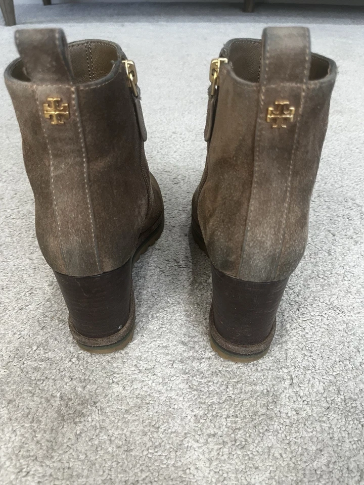 Botín Tory Burch con suela de cuña con suela River Rock talla 6, logotipo, precio de venta sugerido por el fabricante 428 USD Foto 3 de 4