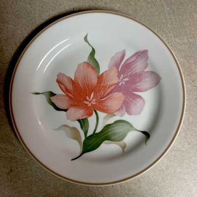 Two Corelle VINTAGE''Pacifica'' Pink Peach hibiscus flowers Salad/Desert Plates