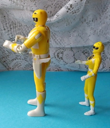 FIGURA DE ACCIÓN VINTAGE (2) MMPR YELLOW RANGER 5.5" AUTO-MORPHIN 1993 + 4" 1995 - Imagen 2 de 15