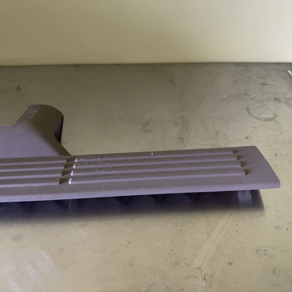 Chevy Tahoe GMC Yukon 1999-2006 placa de umbral de puerta borde de paso lado del pasajero bronceado Foto 4 de 4