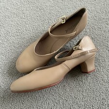New Capezio tan leather dance shoes with adjustable straps and 1.5" heel Sz 10M