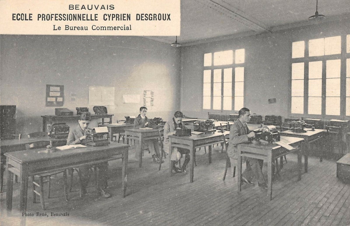 CPA 60 BEAUVAIS Ecole Professionnelle Cyprien Desgroux Bureau Commercial ( Rare EUR 15,00 - FR