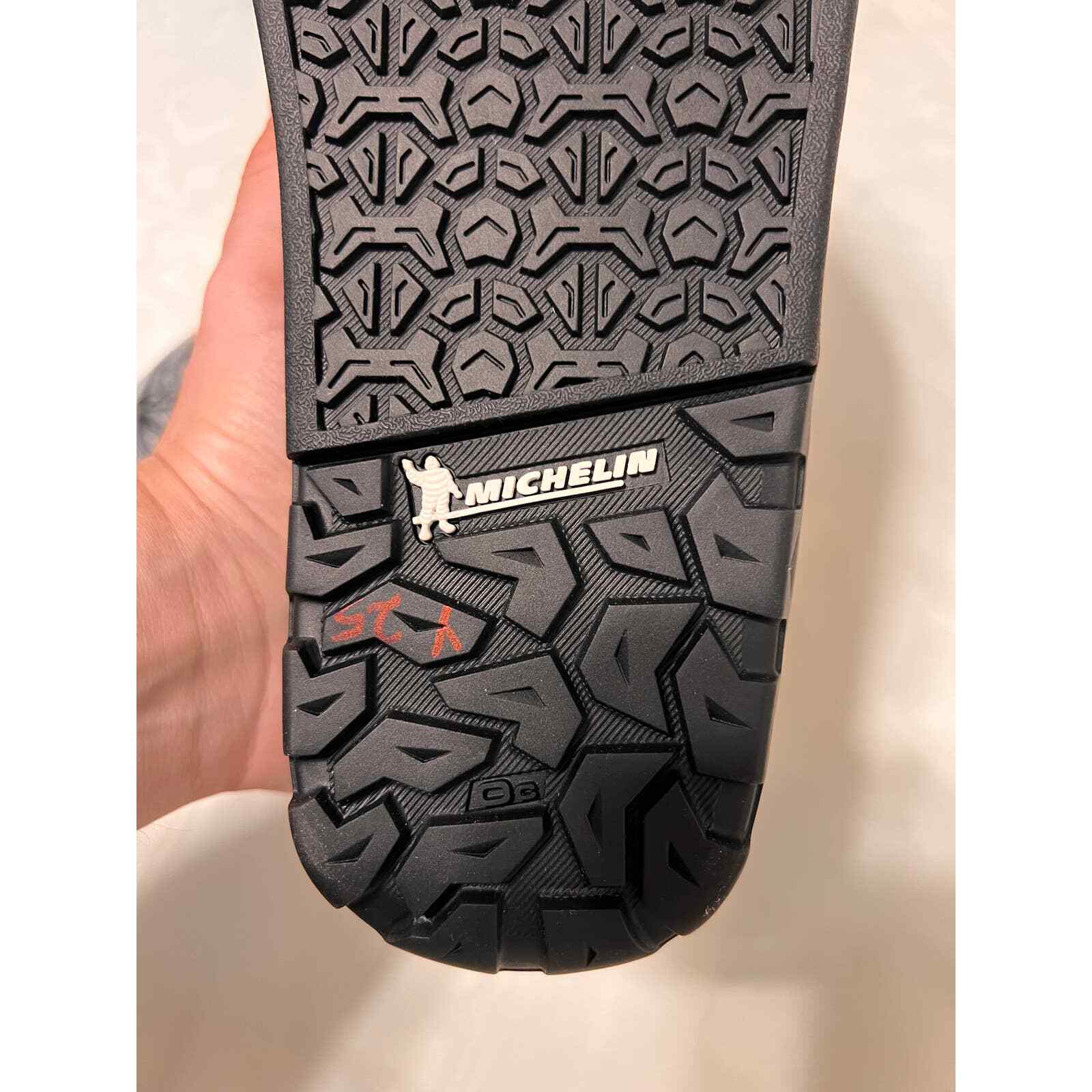 New Shimano Women&rsquo;s Flat Bottom Biking Shoes GR7 Michelin Green & Gray