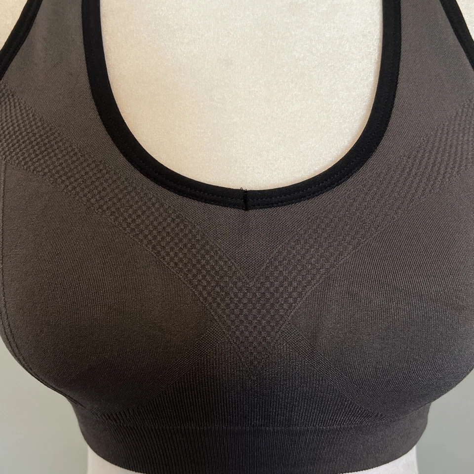 Sujetador deportivo Bally Total Fitness gris espalda cruzada para mujer talla pequeña Foto 2 de 4