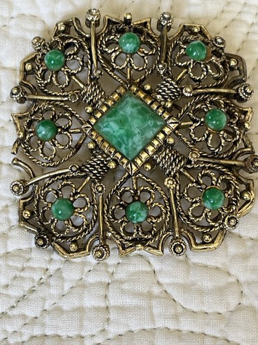 Vintage Open Work Green Faux Stone Gold tone Ornate Pin Brooch - Picture 2 of 23