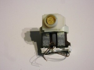 Magnetventil Ventil Zulaufventil 9000047096 Waschmaschine Constructa CWF10A12/24