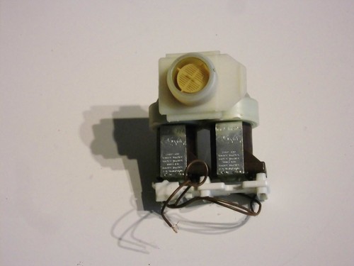 Magnetventil Ventil Zulaufventil 9000047096 Waschmaschine Constructa CWF10A12/24