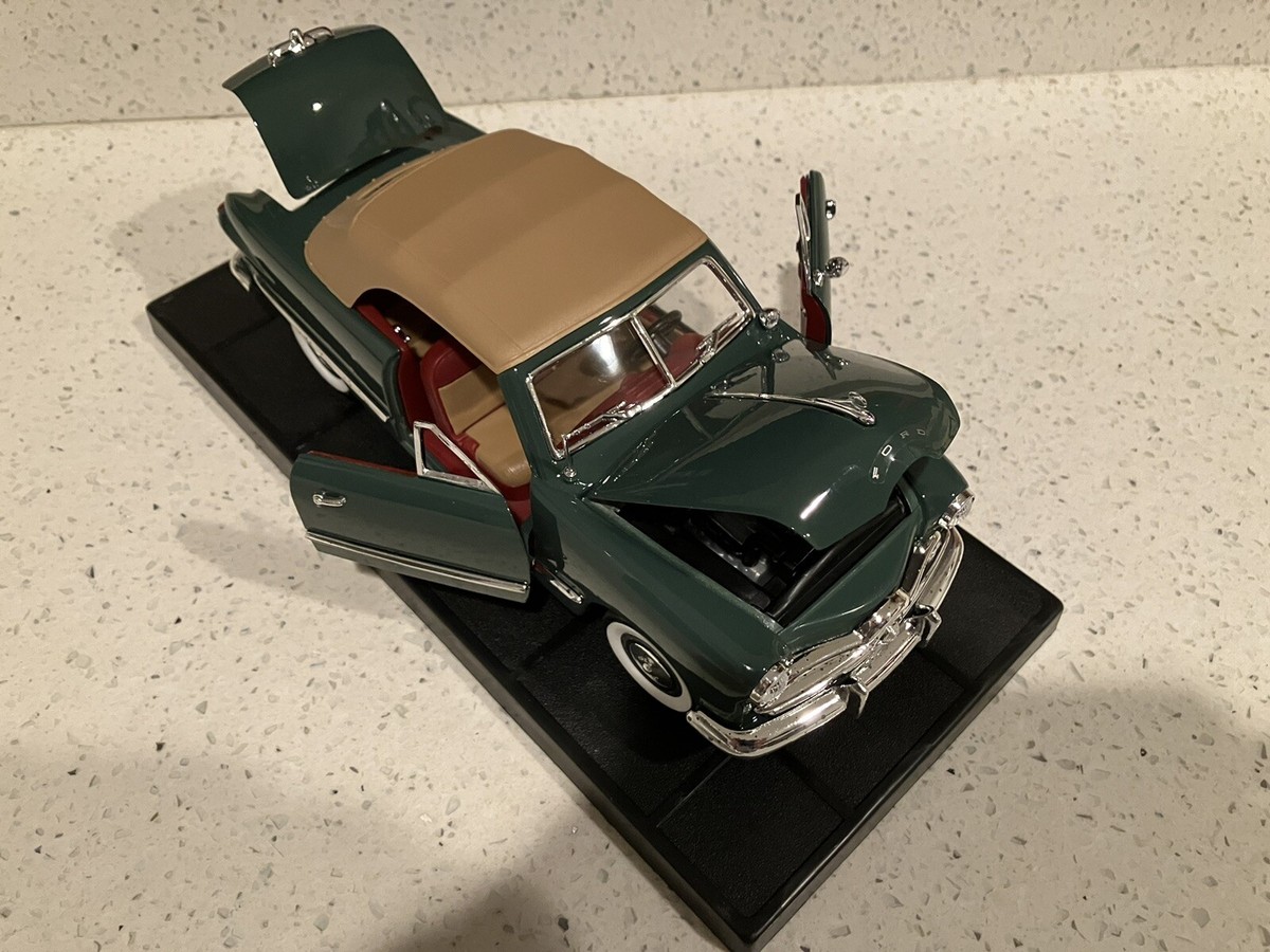 MIRA SOLIDO Ford Berline 1949ミニカー 1/18 Mira Solido 1:18