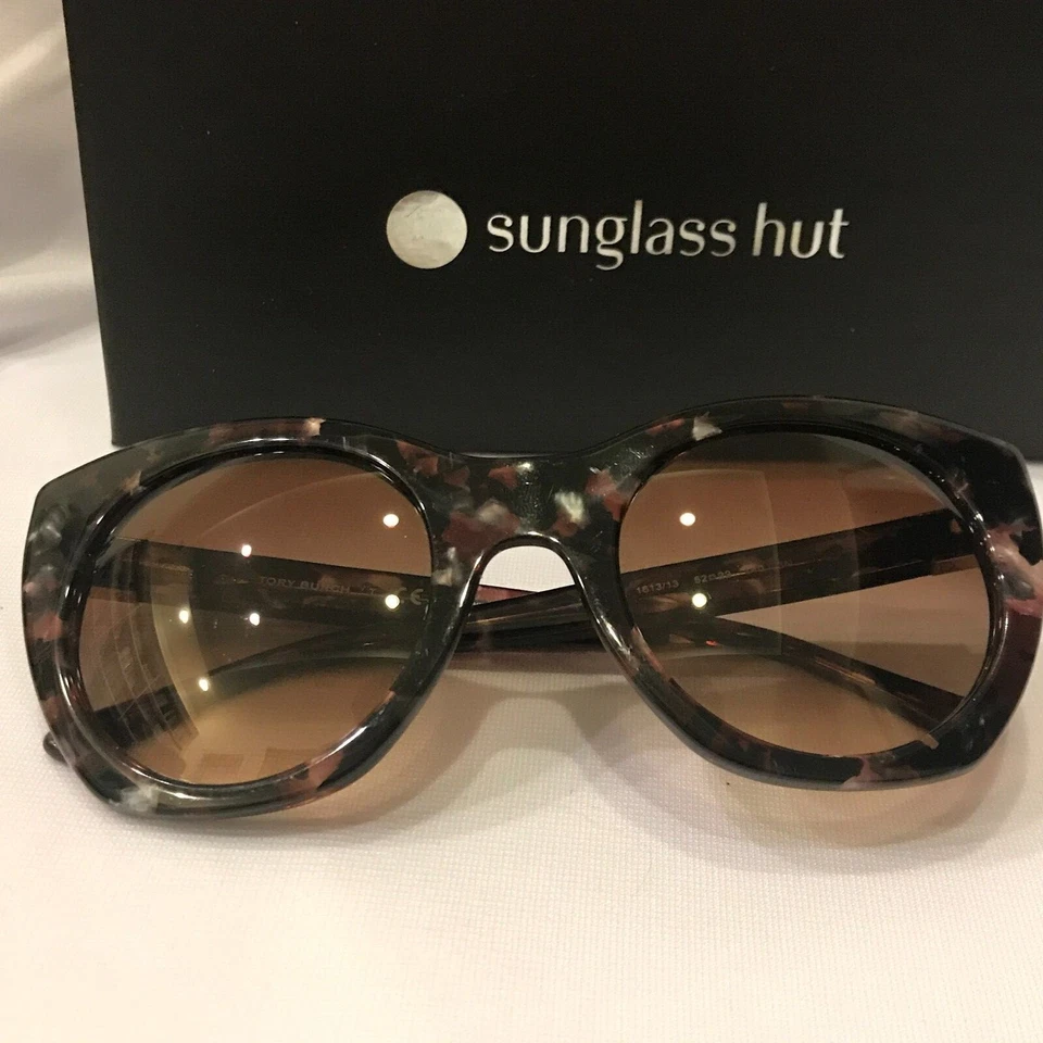 Очки солнцезащитные Tory Burch TY7097 1613/13 кошачий глаз розовые/белые/черные черепаховые золотистые 52 мм - Изображение 2 из 4