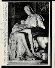 1972 Press Photo Michelangelo's "La Pieta," damaged by vandal in Vatican City.