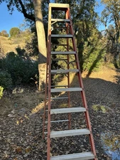 Louisville Ladder: 10 ft. - Model FS1510 (Used) 300 lb. load capacity