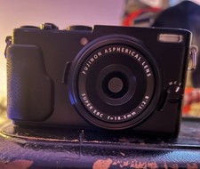 Fujifilm Fuji X70 16.3MP Compact Digital Camera Black