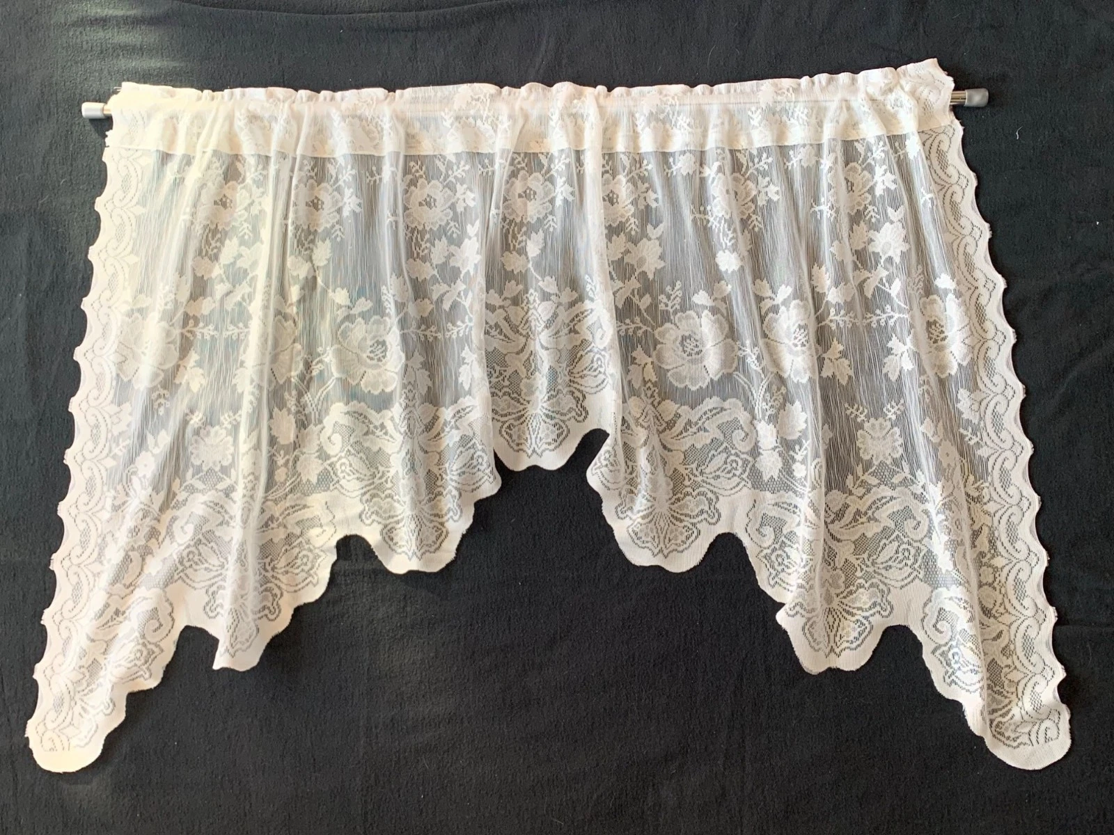 White Floral Lace Window Valance Curtain Scalloped Edge 53" W x 31" L Polyester
Opens in a new windo