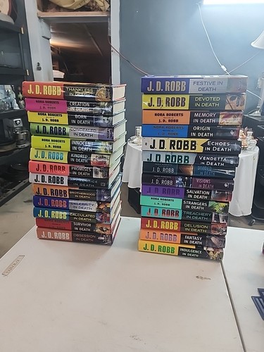 Death Series 43 Book Lot by J.D. Robb (Nora Roberts) 27 HC 16 PB - Bild 1 von 9