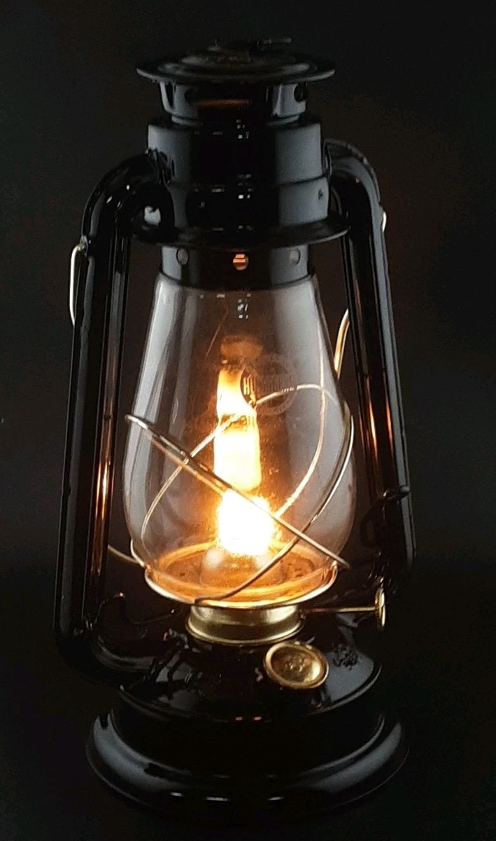 Hurricane Classics Kerosene Oil Lamp Lantern. 12