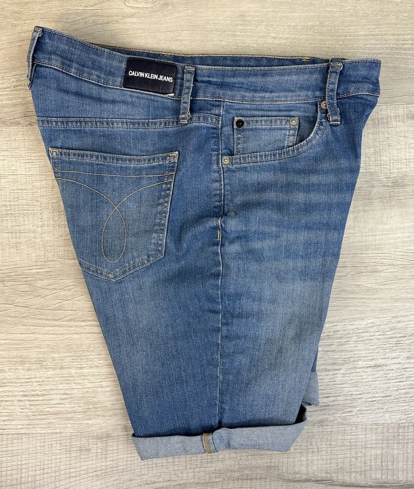 Pantalones Cortos de Jean Calvin Klein Azul Denim Puños Bermudas Logo Para Mujer’s 10 (W30.5 X L6) Foto 4 de 4