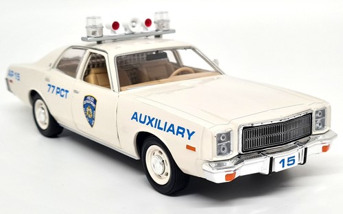 Greenlight 1/24 Plymouth Fury 1977 New York Police Department Model Car - 第 1/8 張圖片