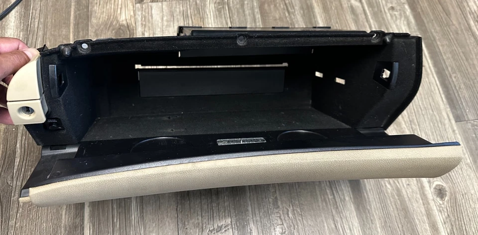 LEXUS 06-13 IS250 IS350 PORTA-LUVAS FRONTAL DIREITA COMPARTIMENTO DE ARMAZENAMENTO Free Shi - Imagem 4 de 4