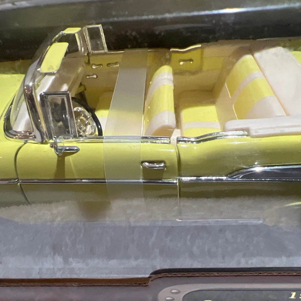 Chevy Belair Road Legends 57 escala 1:18 metal fundido a presión convertible amarillo raro Foto 3 de 4