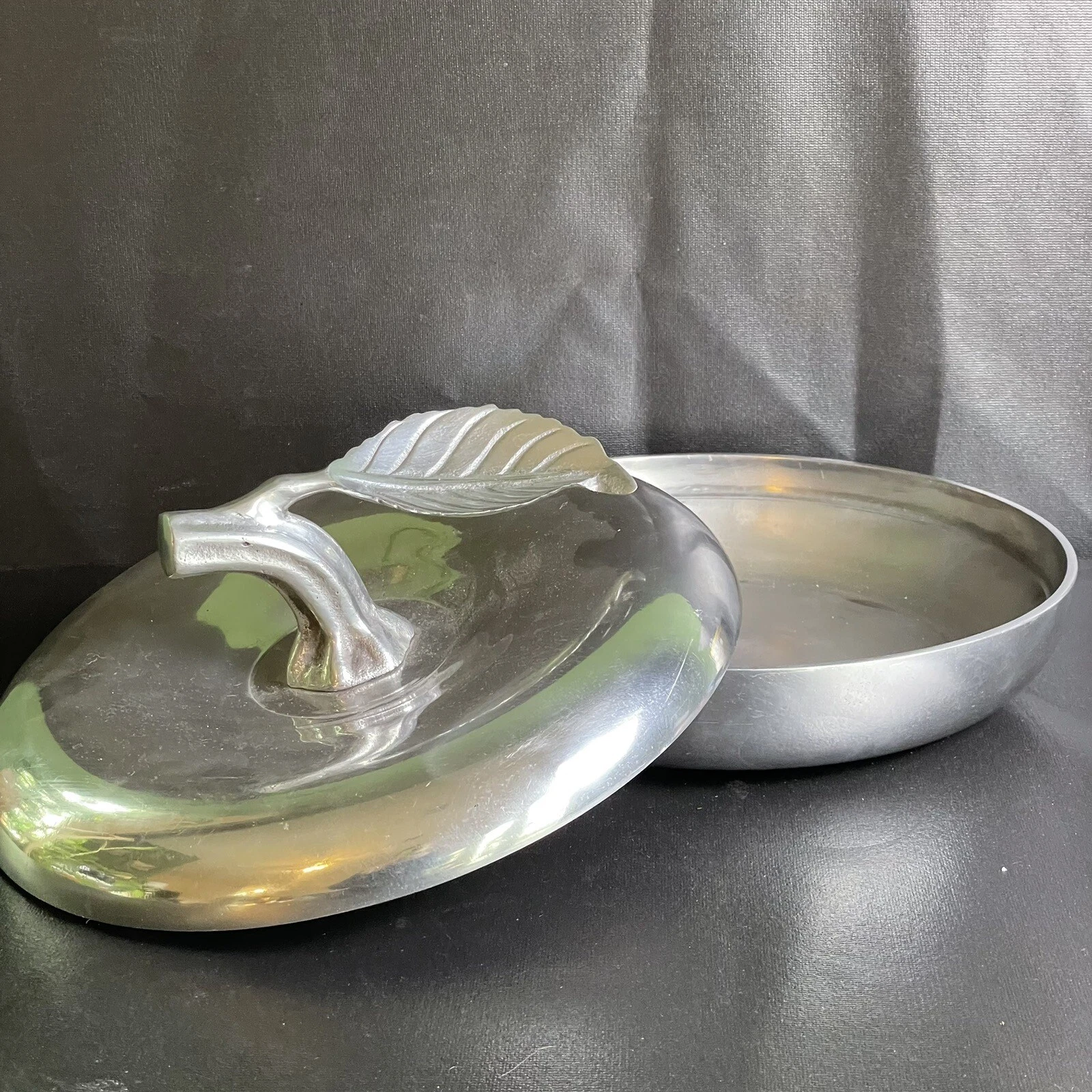 VTG Apple Pie Keeper Stainless Steel Quiche Dish Towle Pintel Collection India