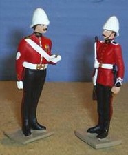 TOY SOLDIERS TIN ZULU WAR 24TH FT SGT MAJOR INSPECTING SOLDIER 54 MM