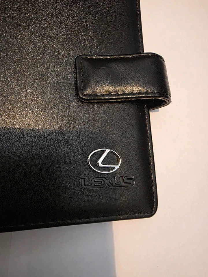 Lexus RX 300 genuine CD wallet, thsi came with the car when i bought it in 2004 - Image 2 of 3