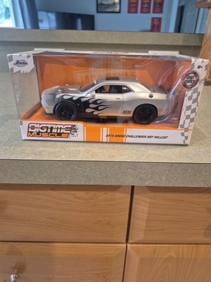 2015 Dodge Challenger SRT Hellcat - Silver Diecast 1:24 Scale Model - Jada 33880