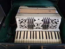Antique Unbranded White Accordion 48 buttons 34 keys With Case For Parts& Repair