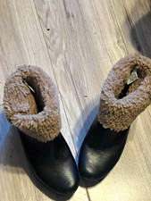 UGG Black Leather Ankle Bootie w/ Faux Fur Cuff Studded Pull-On US 7