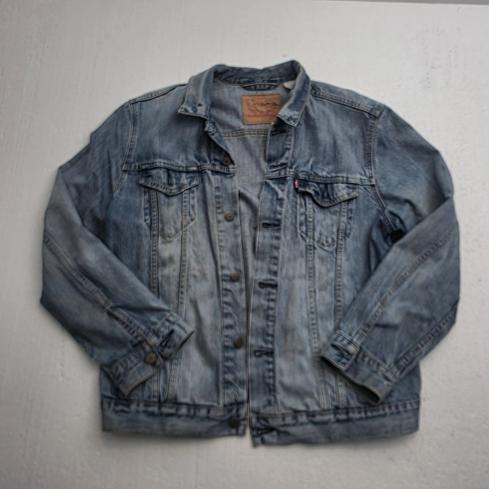 Levis Mens Trucker Jacket Light Wash Blue Denim Button Front Size L image 1
