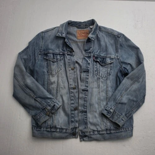 Levis Mens Trucker Jacket Light Wash Blue Denim Button Front Size L video thumbnail