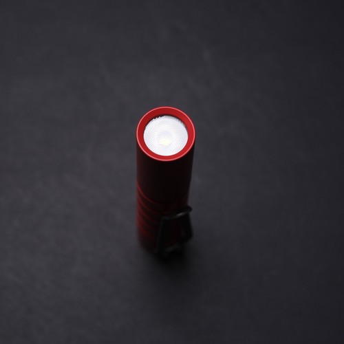 Linterna de magnesio Okluma DC0 con batería - Cerakote rojo / Nichia 519a - Imagen 3 de 8