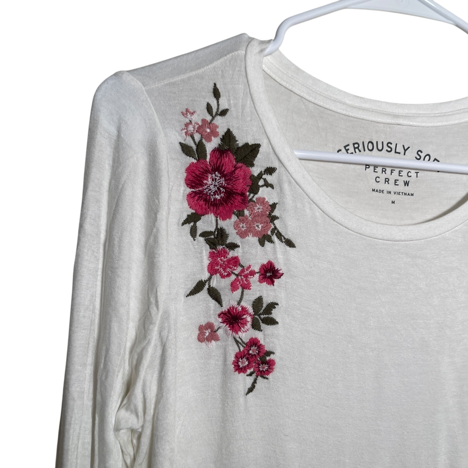 Aero T-Shirt Women's Medium Embroidered Crew Neck Shirt Top Boho Floral Casual