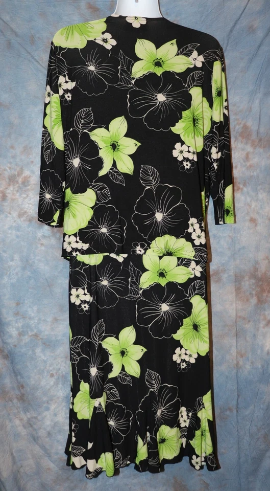 Mujer Verde Negro Floral Studio Works 2 Piezas Falda Conjunto Talla PM En muy buena condición Excelente Foto 2 de 2
