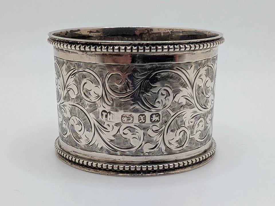 Antiguo anillo servilletero inglés de plata de ley "J" grabado inicial, fechado 1897 Foto 2 de 4