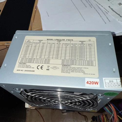 Netzteil 420 Watt Mit 3Sata Und 2 Molex Anschlüssen& 24Pin Stecker&4 Pin CPU !!!