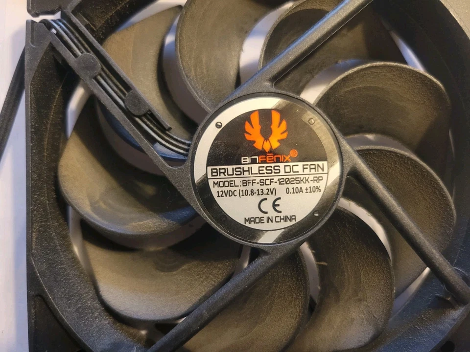 Lote de 3 ventiladores de refrigeración de caja de CC sin escobillas Bitfenix de 3 pines BFF-SCF-12025KK-RP Foto 3 de 4