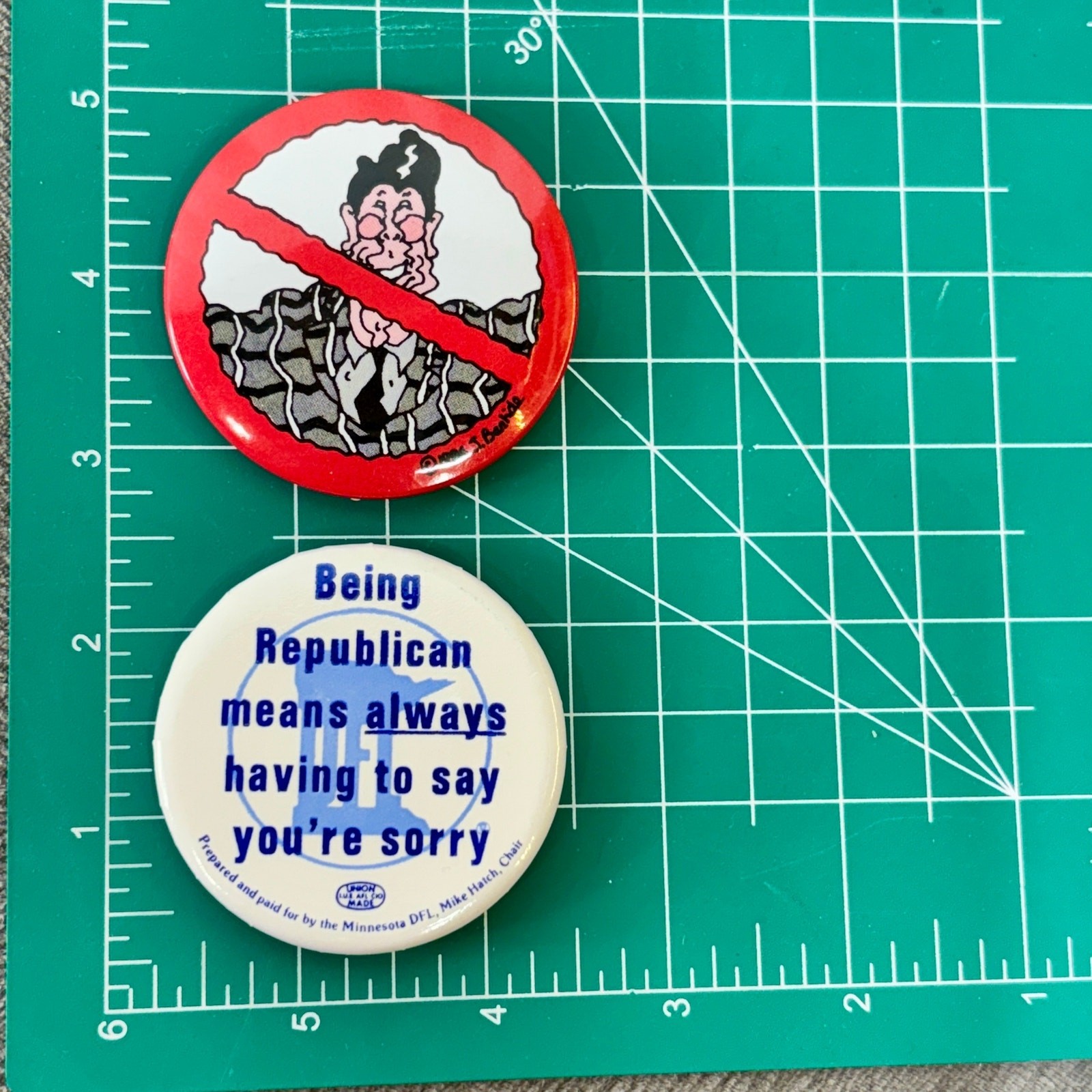 Anti-Reagan Anti-Republican Pins Buttons Pinbacks Political Lot of 2 
