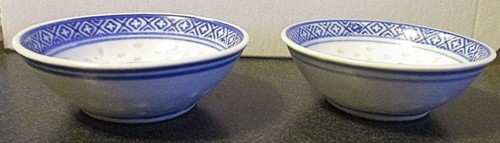 2 CHINESE BLUE & WHITE RICE PATTERN DIPPING SAUCE DISHES -2 5/8" - Picture 2 of 3