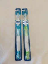 Lot X2 Oral B Sensitive Deep Clean Toothbrushes 1 Turquoise  1 Green BNIP 