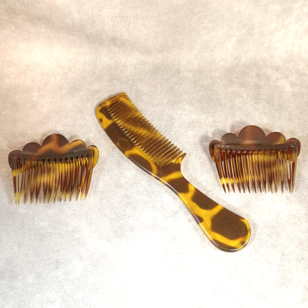 Vintage Pididdly Links Set of 2 Ballet Hair Combs Vintage Celluloid Vanity Set: Hair Brush, Dupont Comb  main image 3