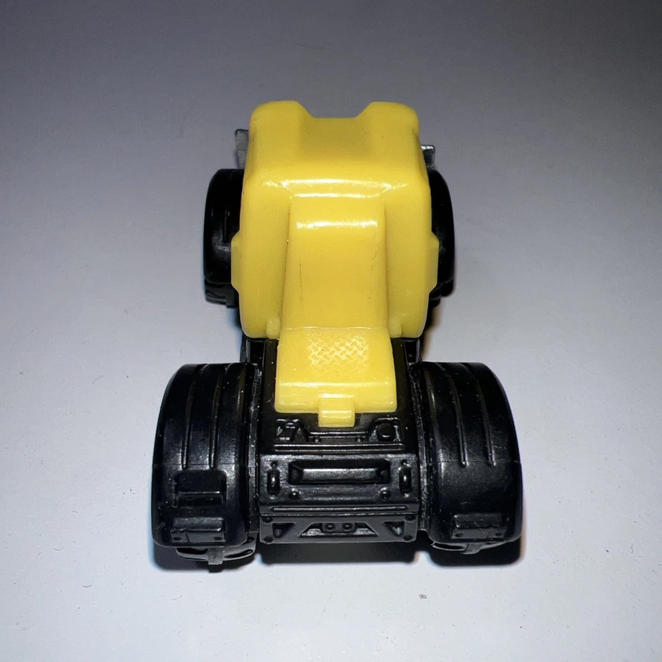 2005 Matchbox Yellow Snow Tractor "Plowverizer" Snow Plow  - Image 3 of 4