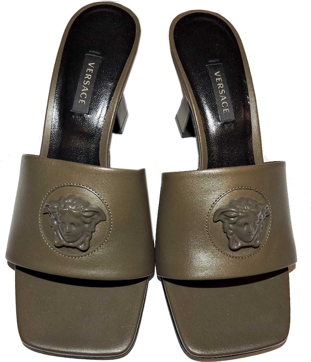 Versace メデューサヘッド サンダル Versace Men's Sky Medusa Head Embossed Pool Slide Flip Flops