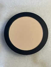 Laura Mercier Smooth Finish Foundation Powder 1N2 02 Refill