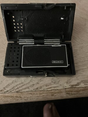 SONY ICR-100 World's First Ultra-Compact IC Radio w/ BC-100 Charging Case US Shp