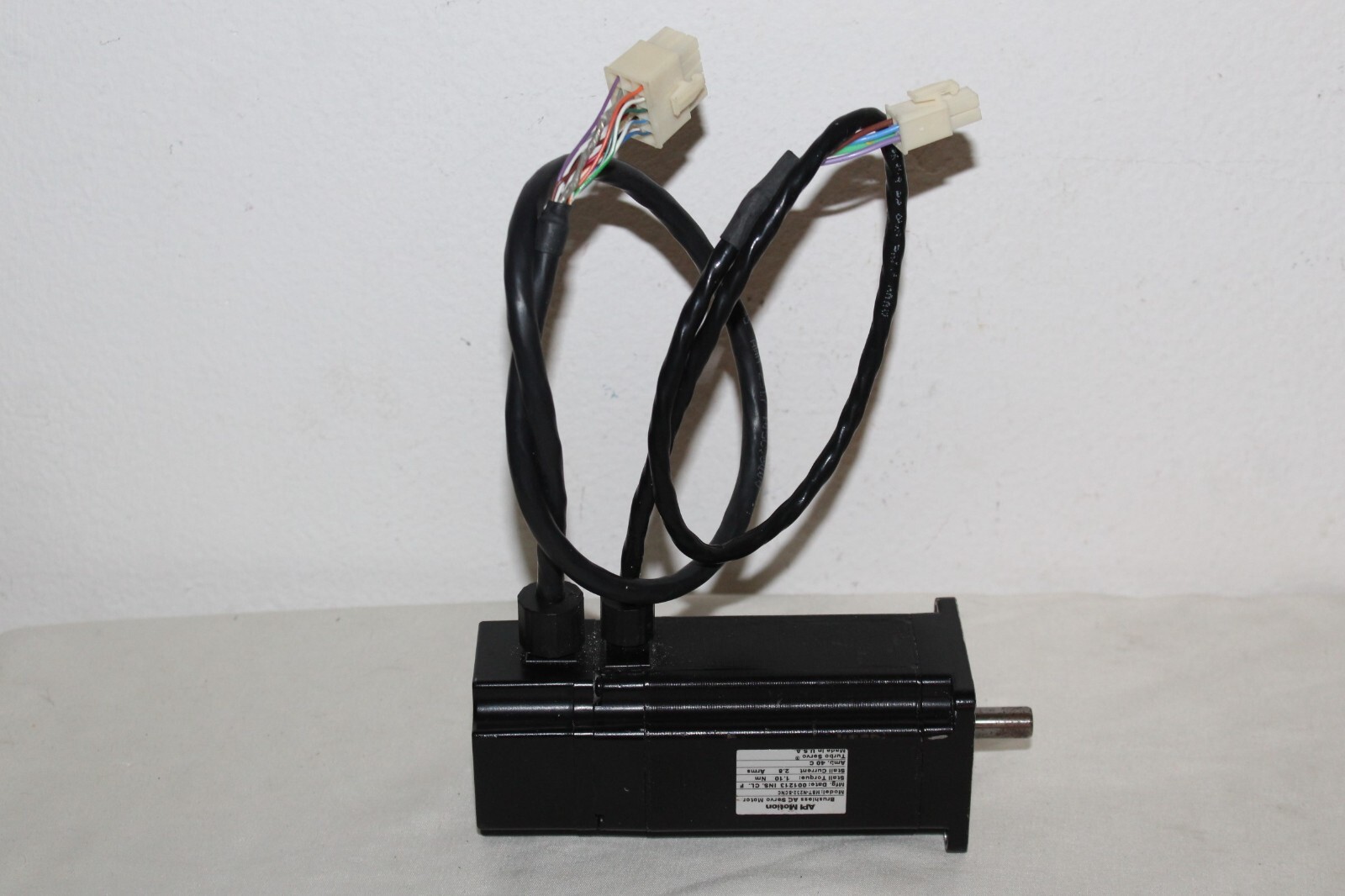 API Motion Servo Motor MBT-N232-BCNC cables in connectors and Encoder