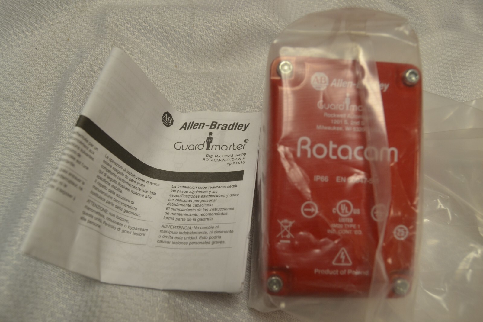 New AllenBradley 440HR03078 Guard Master Rotacam Hinge Switch 18VDC