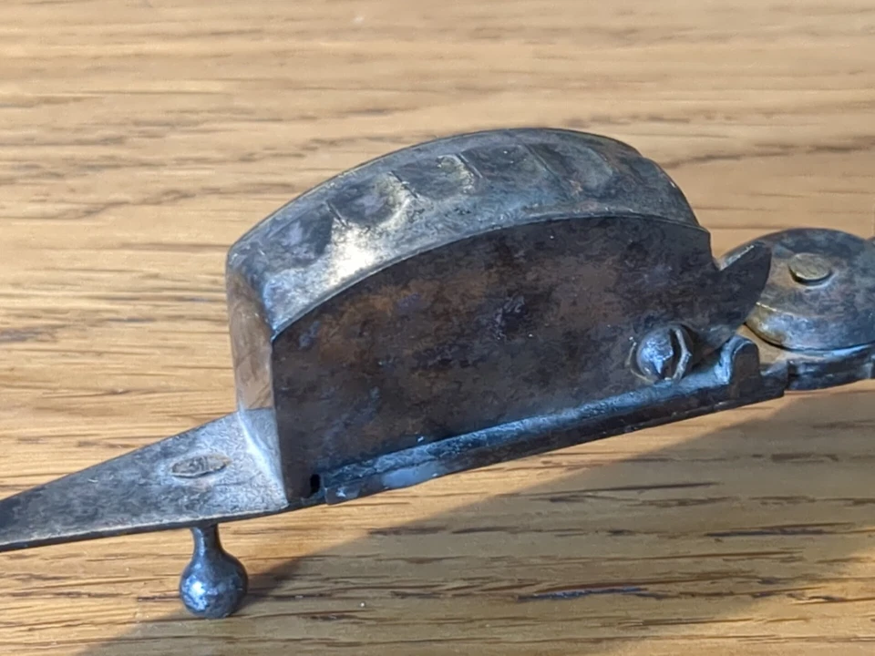 Ancienne Mouchette a Système Ciseaux Eteignoir a Bougie - Photo 2/4