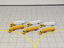 6x Yellow TRUCKS Airport GSE Vehicles 1:500 Scale Diorama (US Style - Rotating)